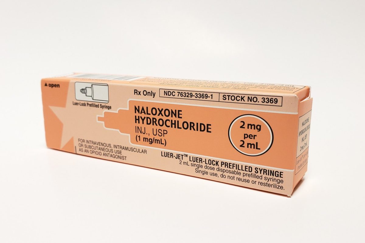 Caja de clorhidrato de naloxona en jeringa precargada, el antídoto de las sobredosis de opioides