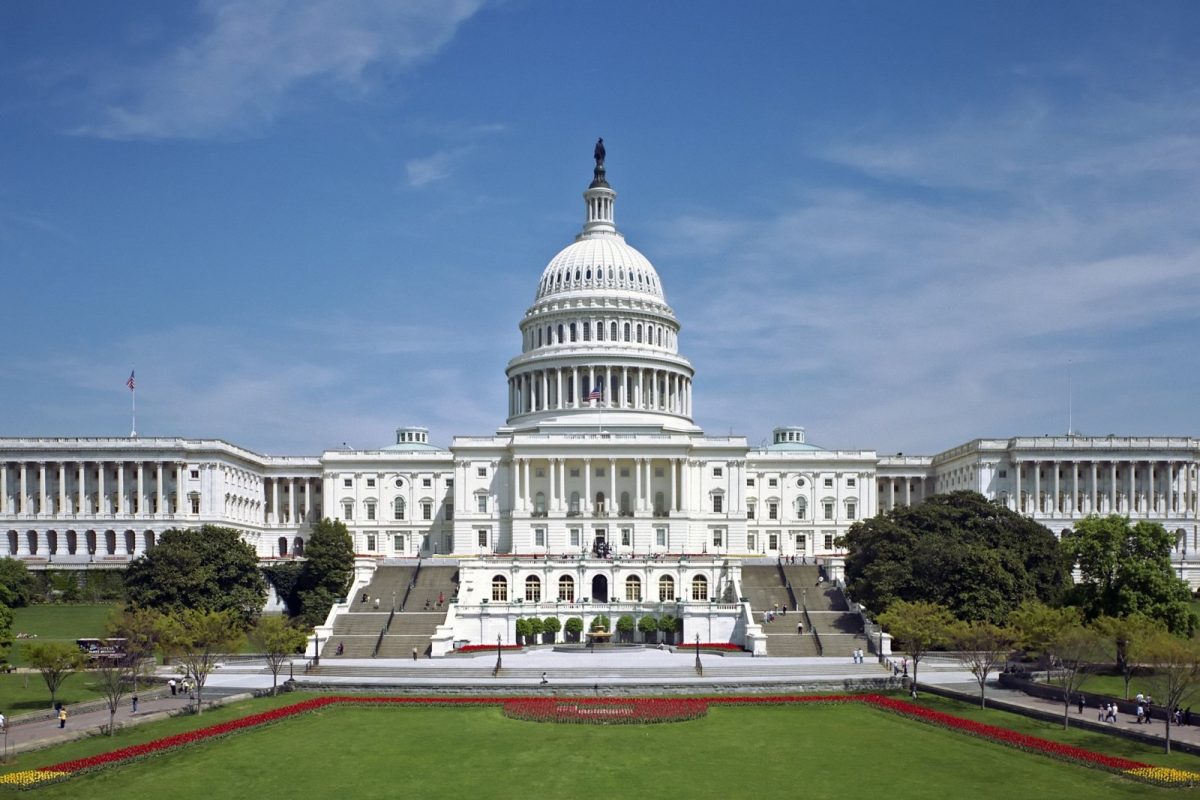 Fachada oeste del Capitolio de los Estados Unidos en Washington con su cúpula