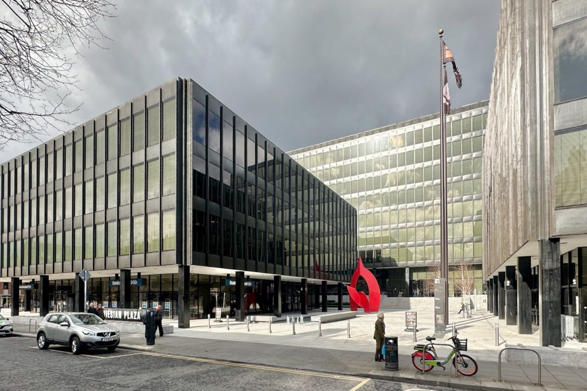 Edificios de Miesian Plaza en Dublín, donde tiene su sede el Departamento de Salud irlandés